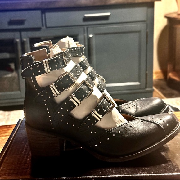 Freebird By Steven “Felicity” Studded Leather Ankle Boots Size 7 (Black) - Picture 4 of 8